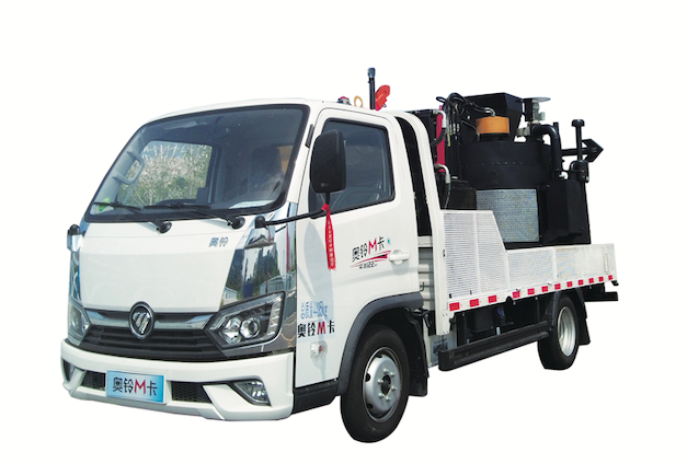 Asphalt pavement comprehensive maintenance vehicle